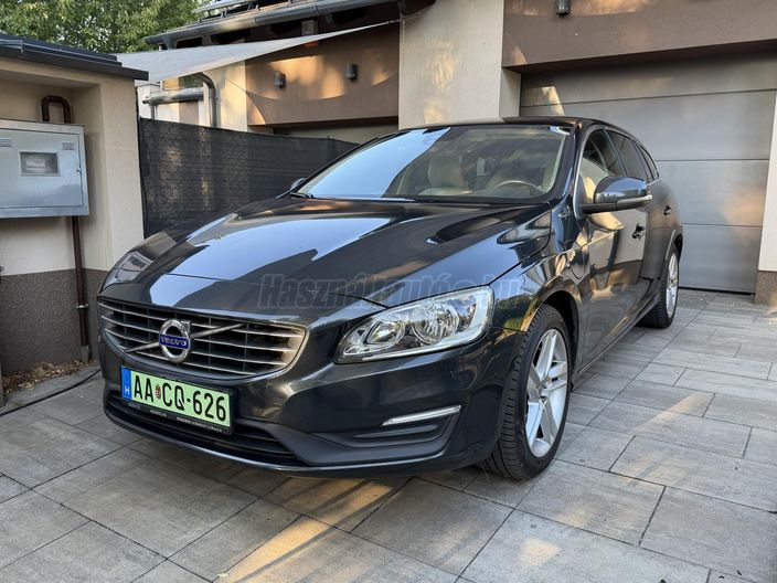 VOLVO V60 2.4 D [D6] PHEV AWD Momentum Geartronic
