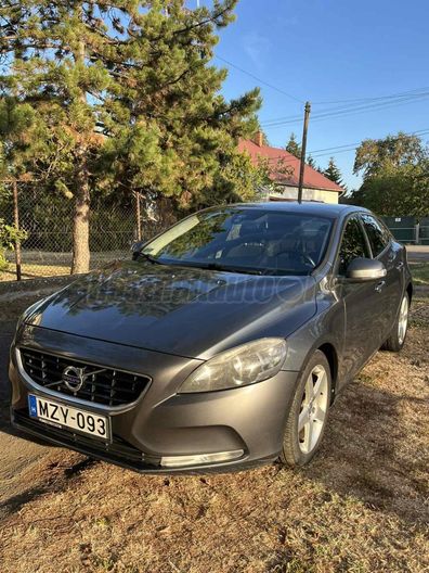 VOLVO V40 1.6 D [D2] Momentum