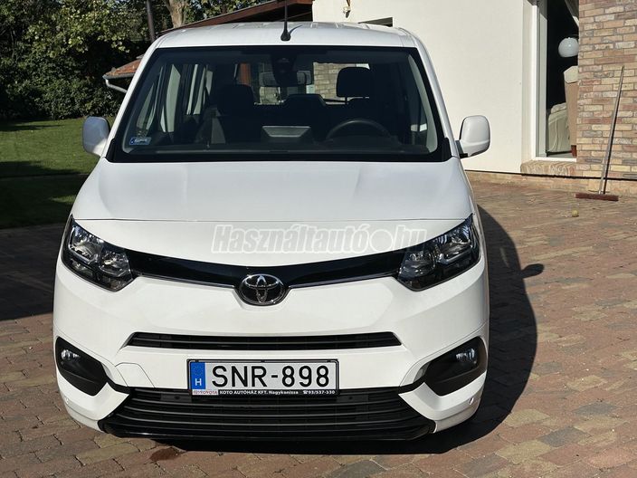 TOYOTA PROACE City Verso 1.2T Family L2H1 [7 személy]