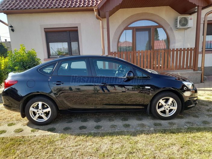 OPEL ASTRA J Sedan 1.6 Enjoy EURO6