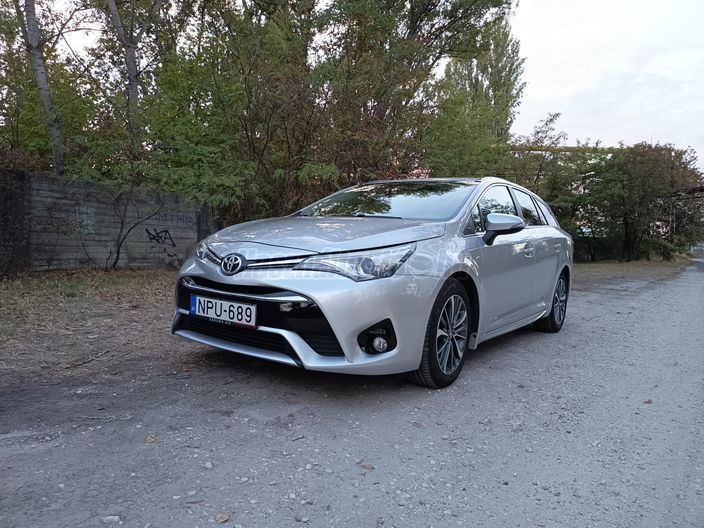 TOYOTA AVENSIS Touring Sports 2.0 Executive CVT