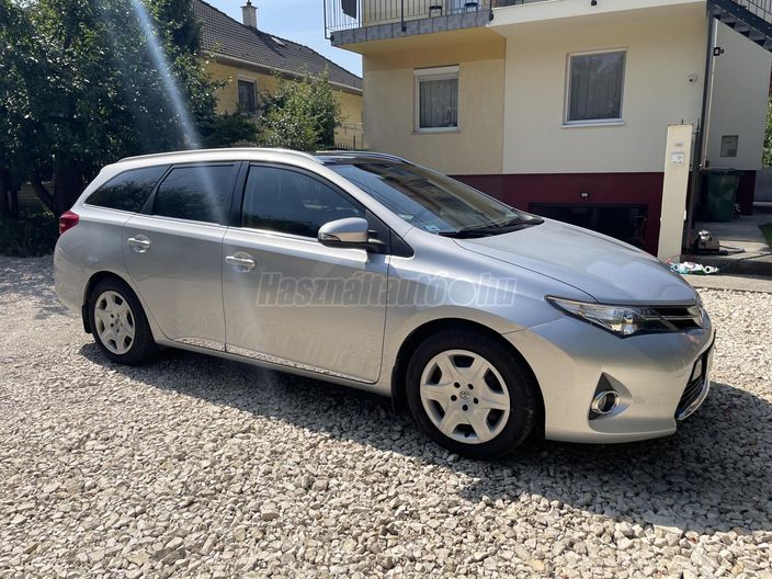 TOYOTA AURIS Touring Sports 1.4 D-4D Style