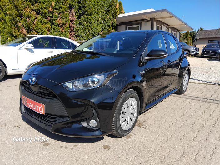 TOYOTA YARIS 1.5 Hybrid Active e-CVT