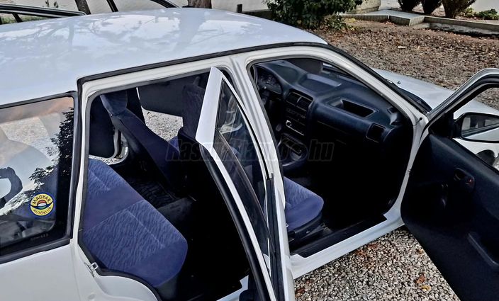 SUZUKI SWIFT 1.0 GL
