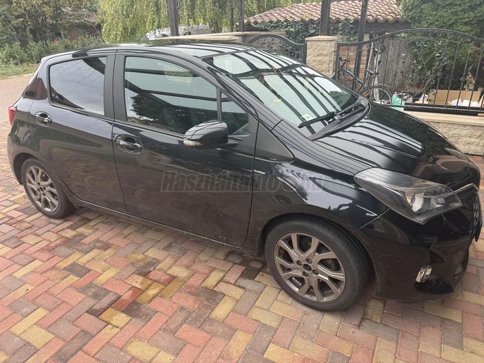 TOYOTA YARIS 1.4 D-4D Lounge Skyview