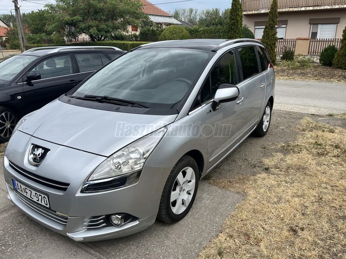 PEUGEOT 5008 1.6 HDi Style