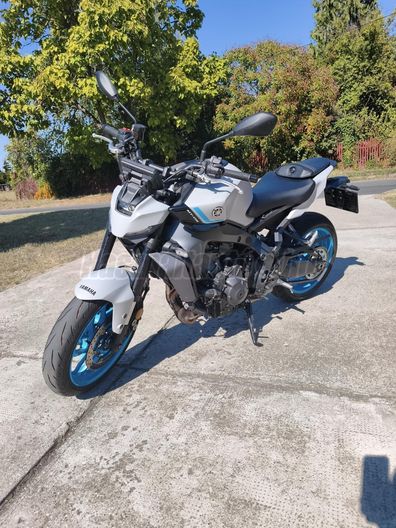 YAMAHA MT-09