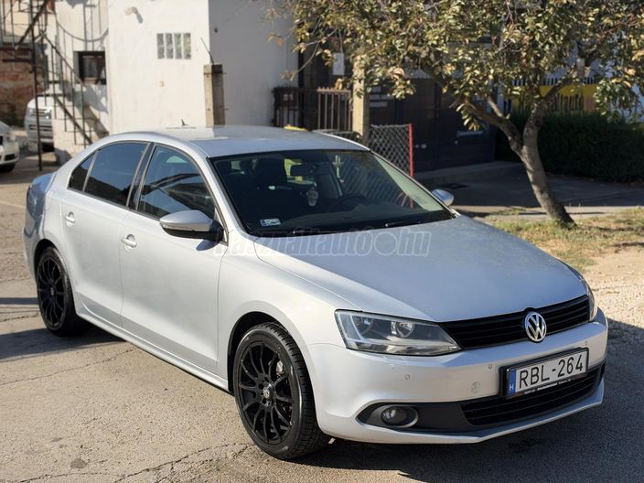 VOLKSWAGEN JETTA 1.6 CR TDI Trendline DSG