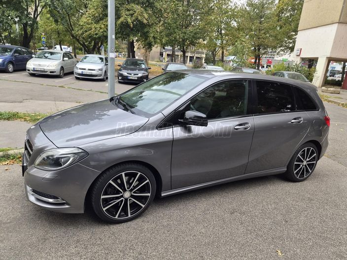 MERCEDES-BENZ B 220 4Matic (Automata)