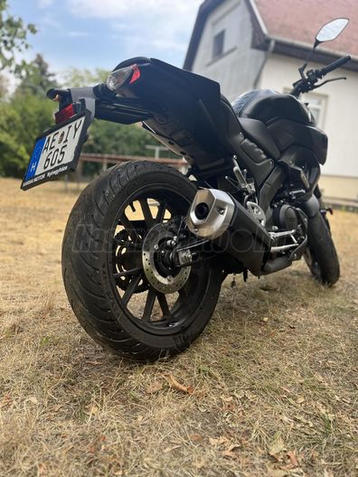 YAMAHA MT-125