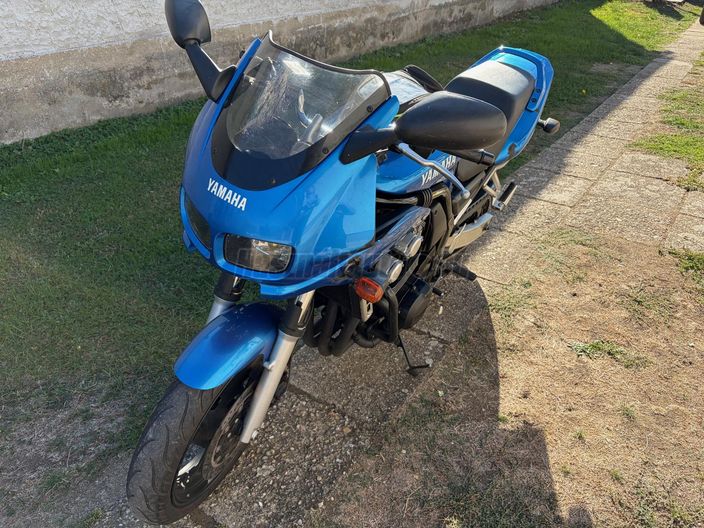 YAMAHA FZS 600 (FAZER)