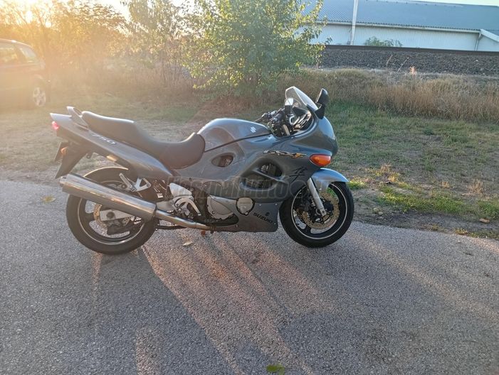SUZUKI GSX 750 F