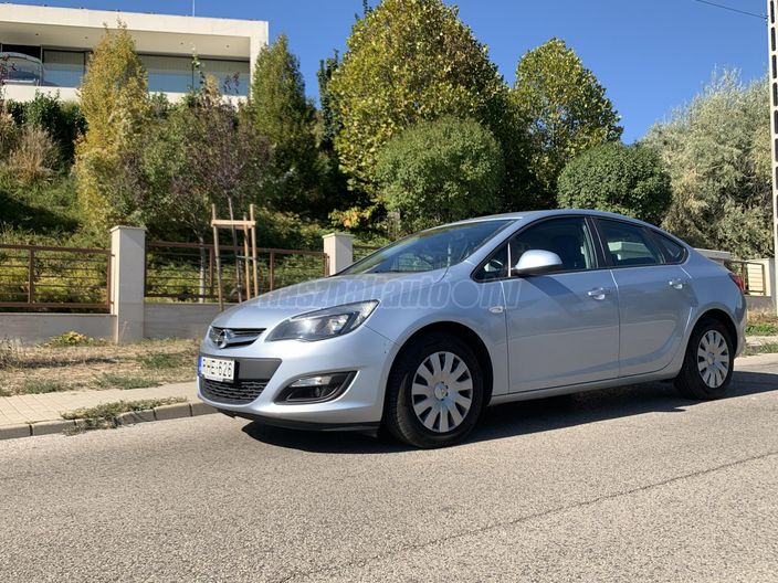 OPEL ASTRA J Sedan 1.4 T Enjoy