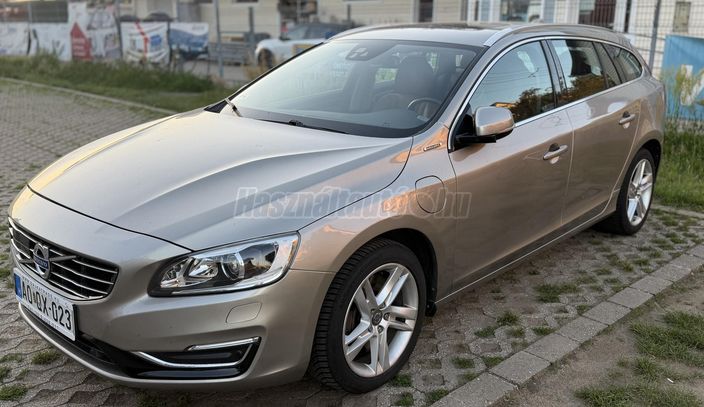 VOLVO V60 2.4 D [D6] PHEV AWD Summum Geartronic