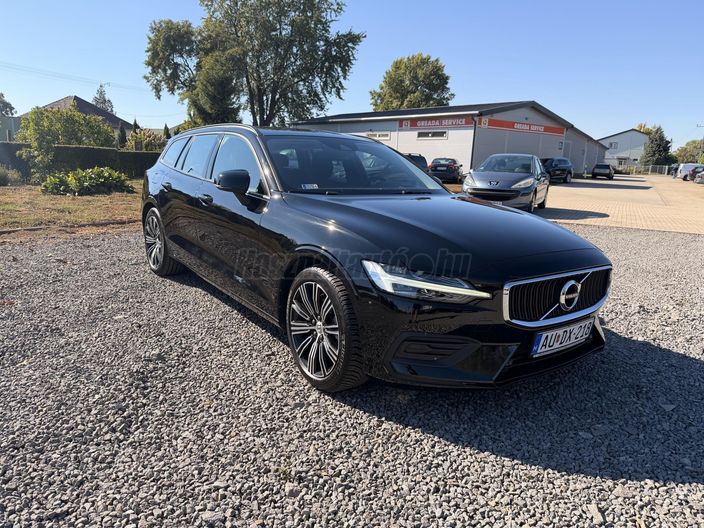 VOLVO V60 2.0 D [D3] Momentum Geartronic