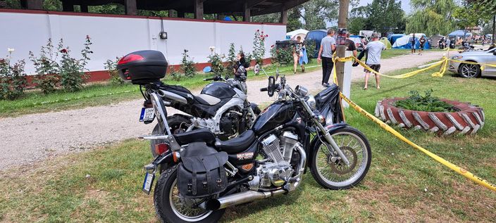SUZUKI VS 600 (INTRUDER)
