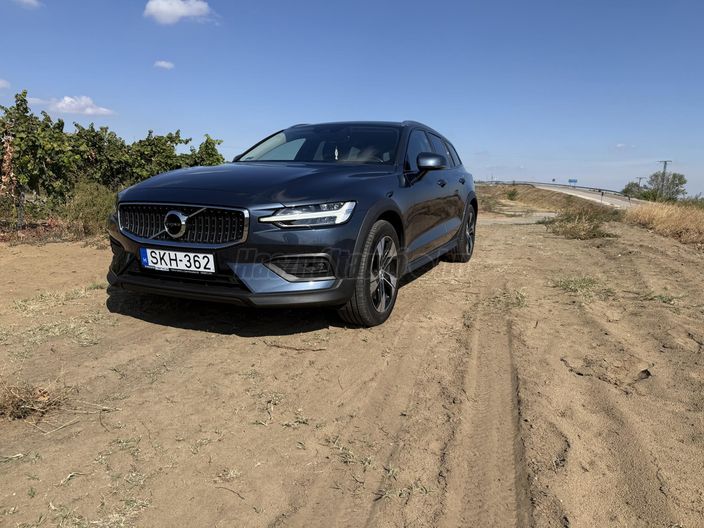 VOLVO V60 2.0 [B4] MHEV Cross Country Pro AWD Geartronic