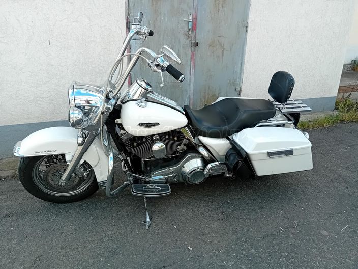 HARLEY-DAVIDSON ROAD KING