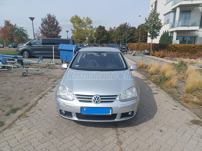 VOLKSWAGEN GOLF V 1.6 FSI Sportline