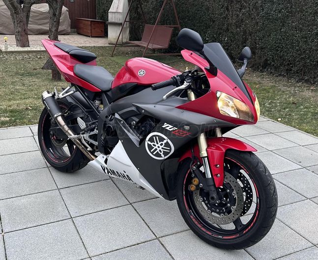 YAMAHA YZF R1