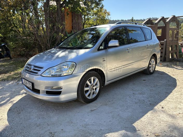 TOYOTA AVENSIS Verso 2.0 D Sol