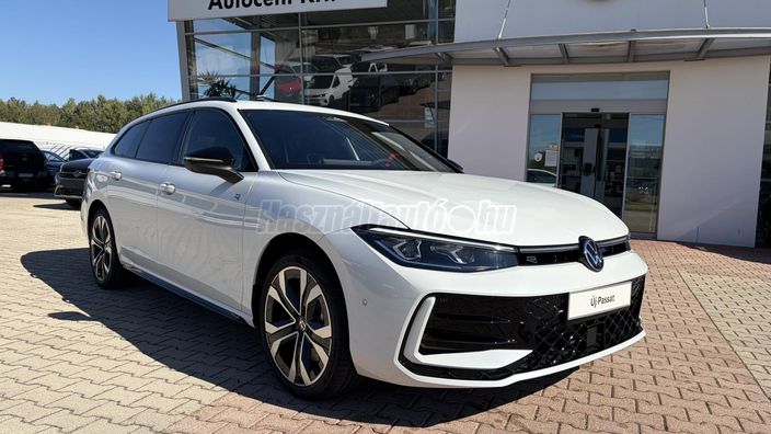 VOLKSWAGEN PASSAT Variant 2.0 TSI R-Line MAX DSG 4MOTION
