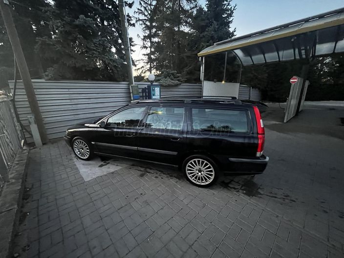 VOLVO V70 2.5 T Black Edition (Automata)