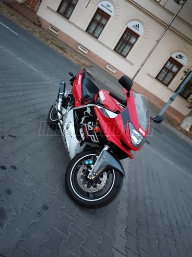 YAMAHA YZF 600 R