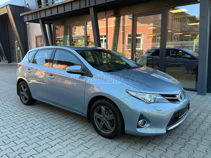 TOYOTA AURIS 1.6 Sol Navi