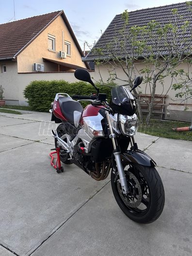SUZUKI GSR 600