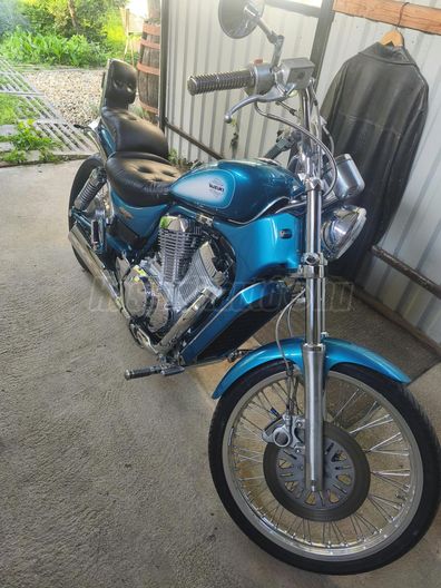 SUZUKI VS 800 (INTRUDER)