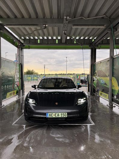 PORSCHE TAYCAN 4S