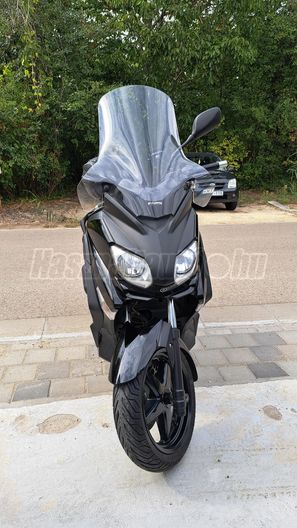 YAMAHA X-MAX 250