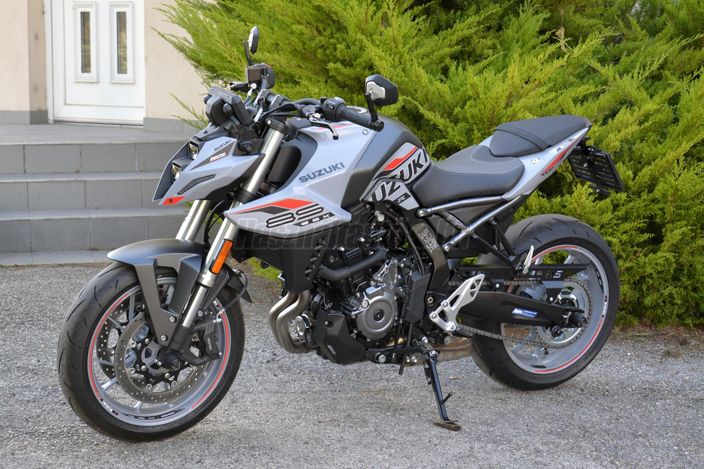 SUZUKI GSX 8 S