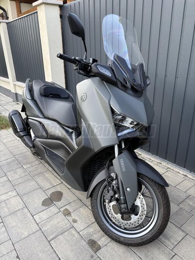 YAMAHA X-MAX 300