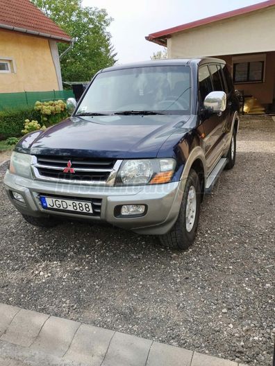 MITSUBISHI PAJERO