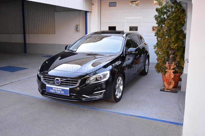 VOLVO V60 2.4 D [D6] PHEV AWD Summum Geartronic