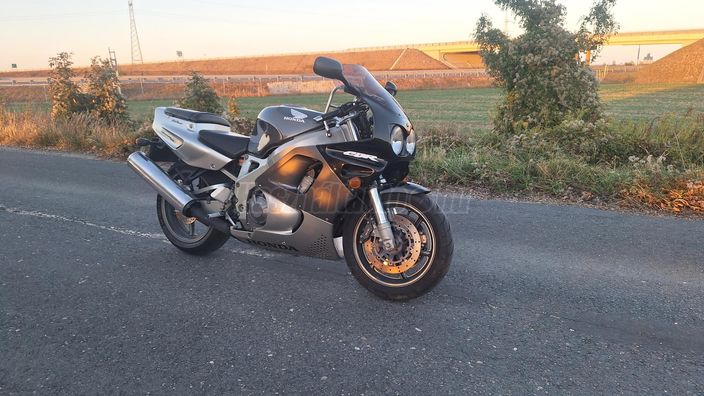 HONDA CBR 900 RR