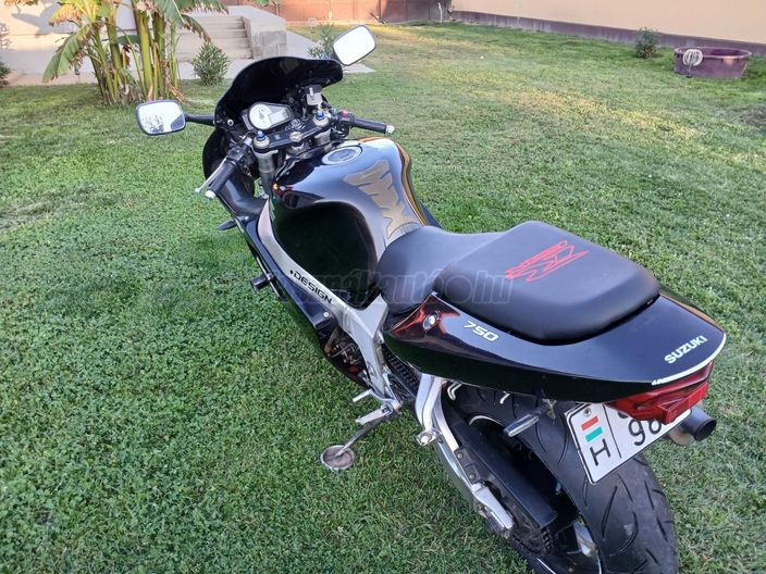 SUZUKI GSX-R 750