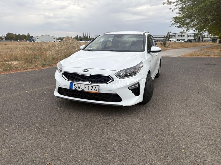 KIA CEE'D Ceed 1.6 CRDi HP Hybrid Silver