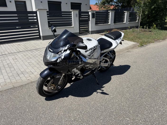 SUZUKI GSX-R 750