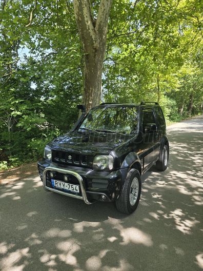 SUZUKI JIMNY 1.3 4WD AC CD 15''AW