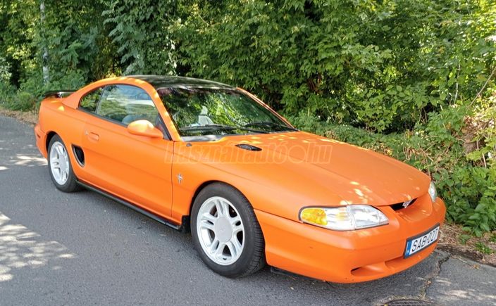 FORD MUSTANG