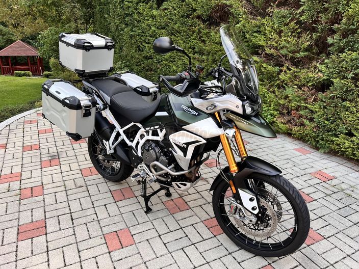 TRIUMPH TIGER 900