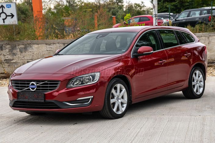 VOLVO V60 2.0 D [D4] Momentum