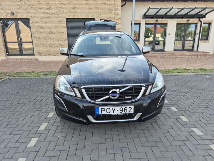 VOLVO XC60 2.4 D [D4] R-Design Summum Geartronic