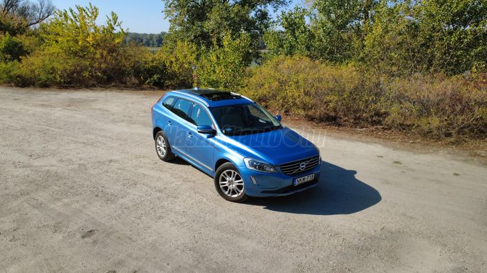 VOLVO XC60 2.4 D [D4] Summum