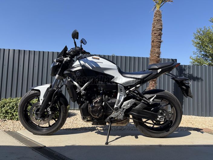 YAMAHA MT-07