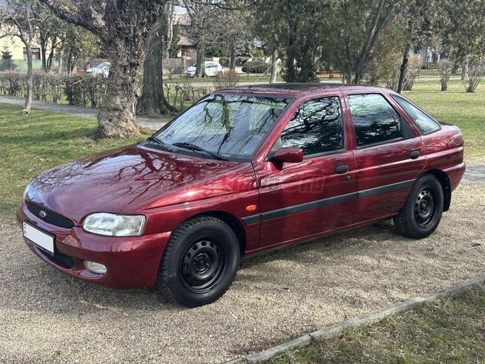 FORD ESCORT 1.6 16V Classic