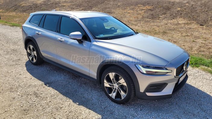 VOLVO V60 2.0 [B5] MHEV Cross Country Plus Bright AWD Geartronic